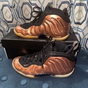 Nike Kids Copper Metallic Foamposite-Style Sneakers - Black/Copper
